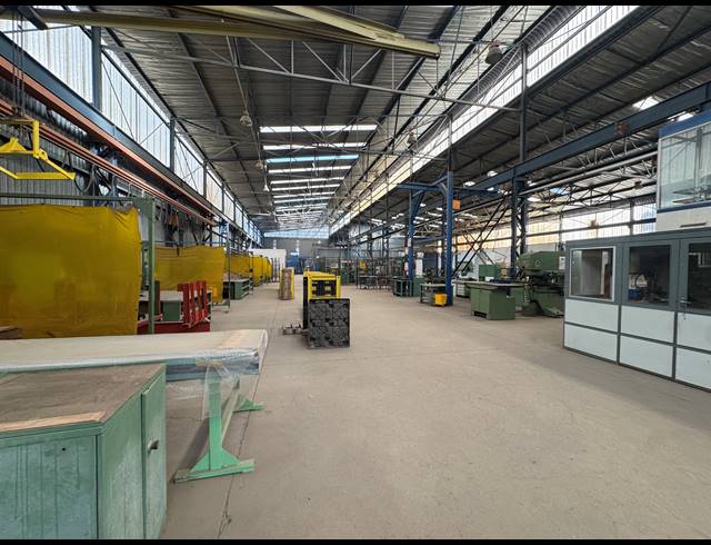 4,450M² WAREHOUSE FOR SALE IN DEVLAND